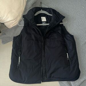 Vuori down vest women’s NWOT
